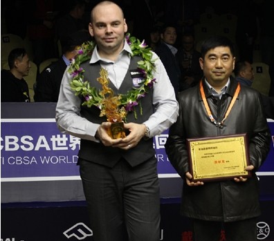 老油條榨油機總經理陳富強與東莞站冠軍賓漢姆合影