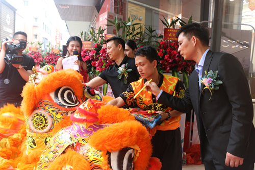 旗開得勝 金佰利照明全品類旗艦店盛大開業