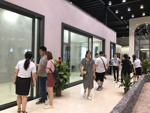 ˣµۺT(mn)(sh)^(qing)ţ𡱳¸߶ȣ