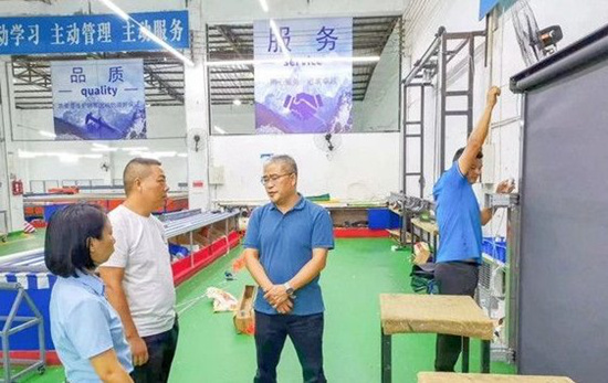 成都市門窗行業協會走進三大原材企業