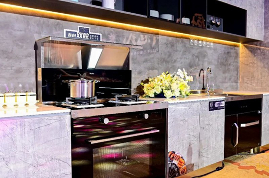 聚焦前沿科技 集成灶助力健康廚房