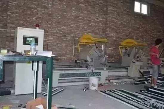 為什么要買正牌門窗?雜牌門窗背后太可怕了......