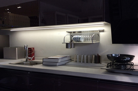 購買櫥柜燈時，如何選購便宜好用的燈具？