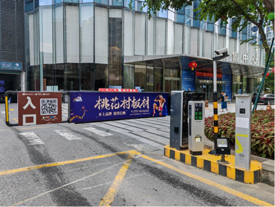 桃花村板材公交車新版廣告上線!引爆一城席卷全國